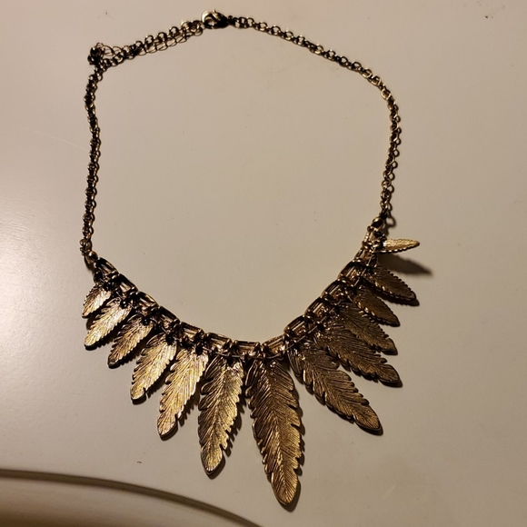 Forever 21 gold feather necklace - Picture 3 of 4